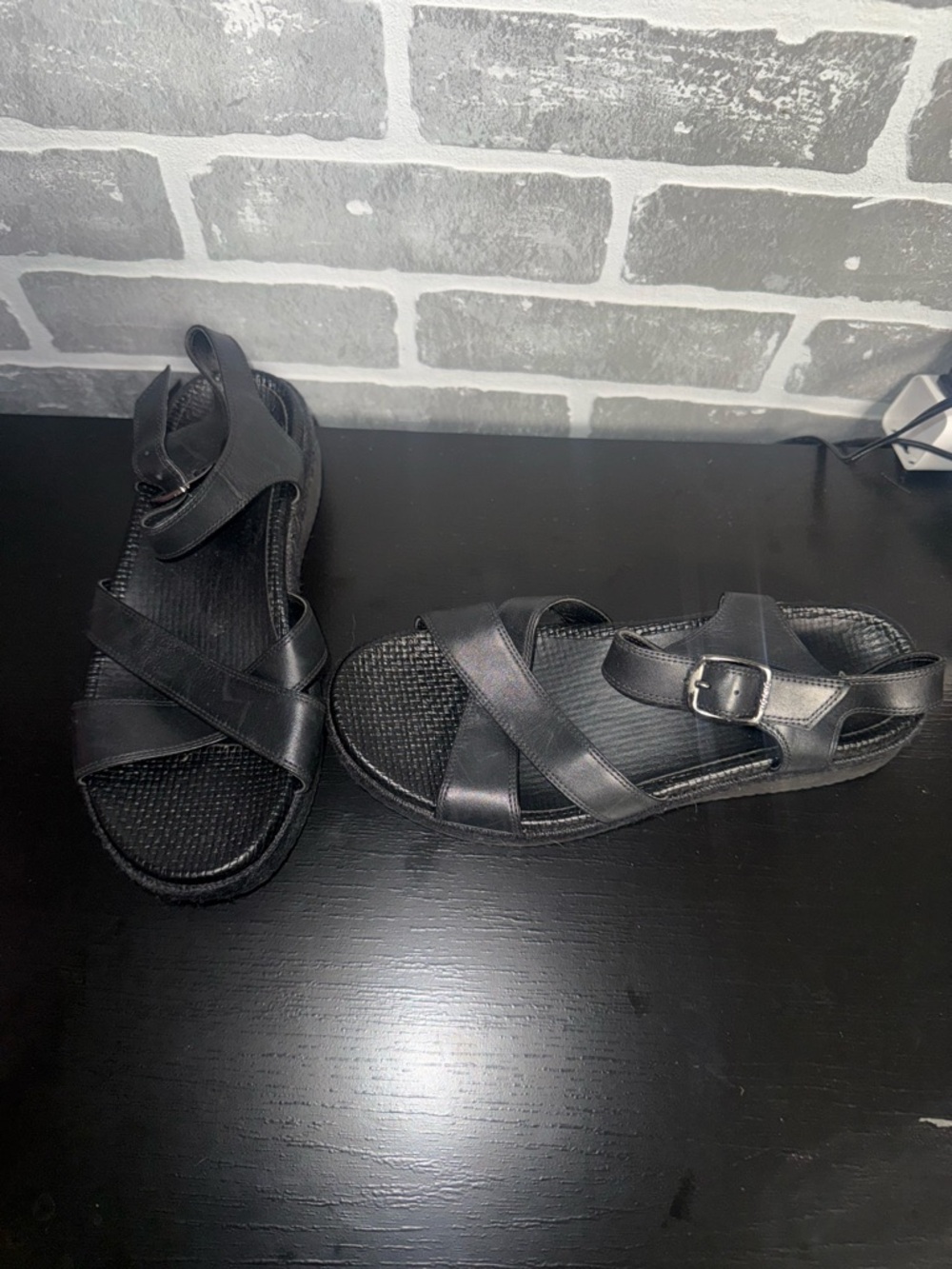 Vionic Black Women’s Leather Crisscross Sandals